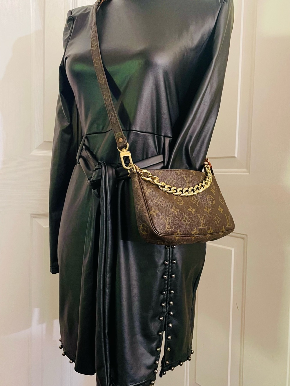 Louis Vuitton Pochette Monogram Leather Shoulder Bag